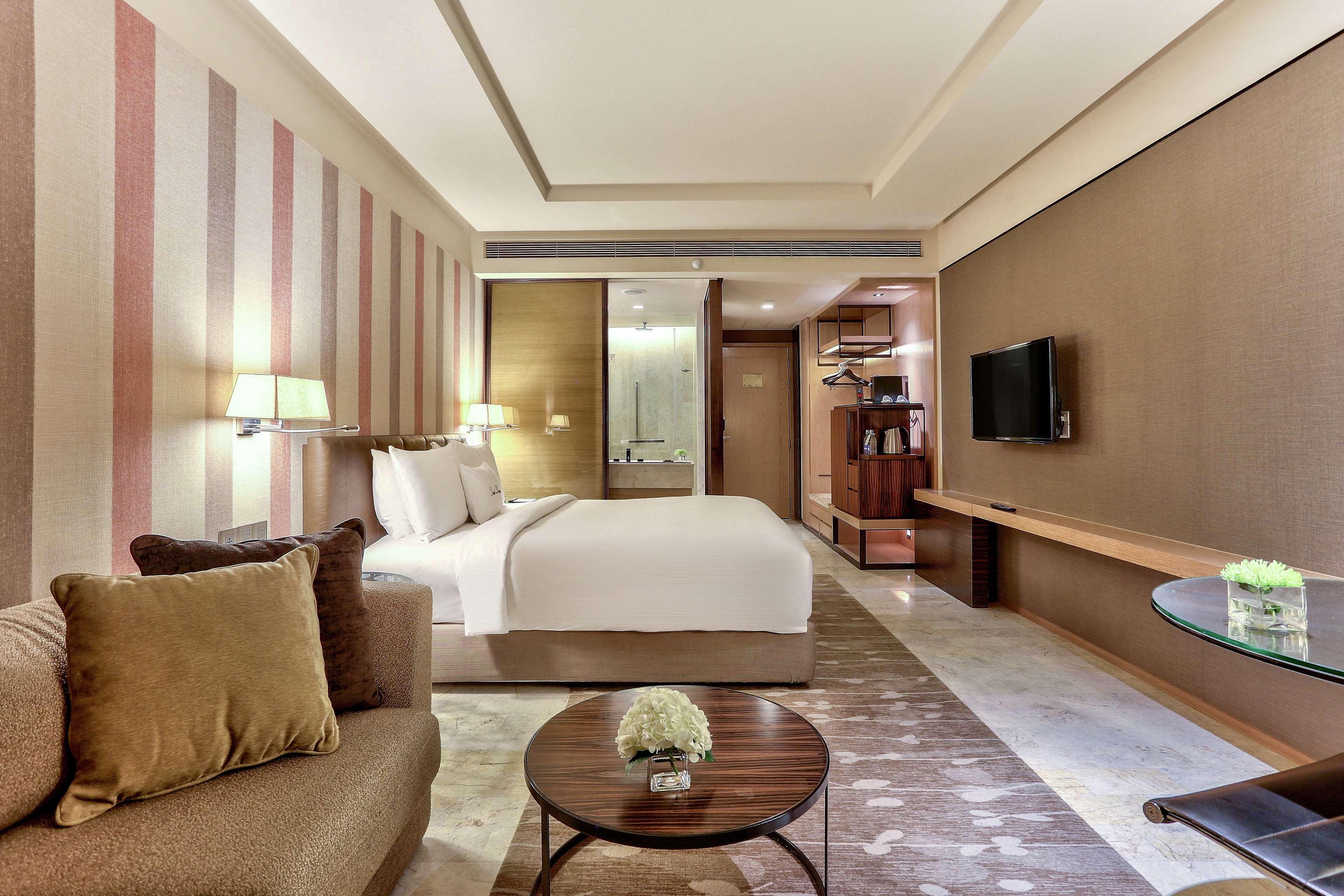 Doubletree By Hilton Sukhumvit Bangkok Hotel Exterior photo