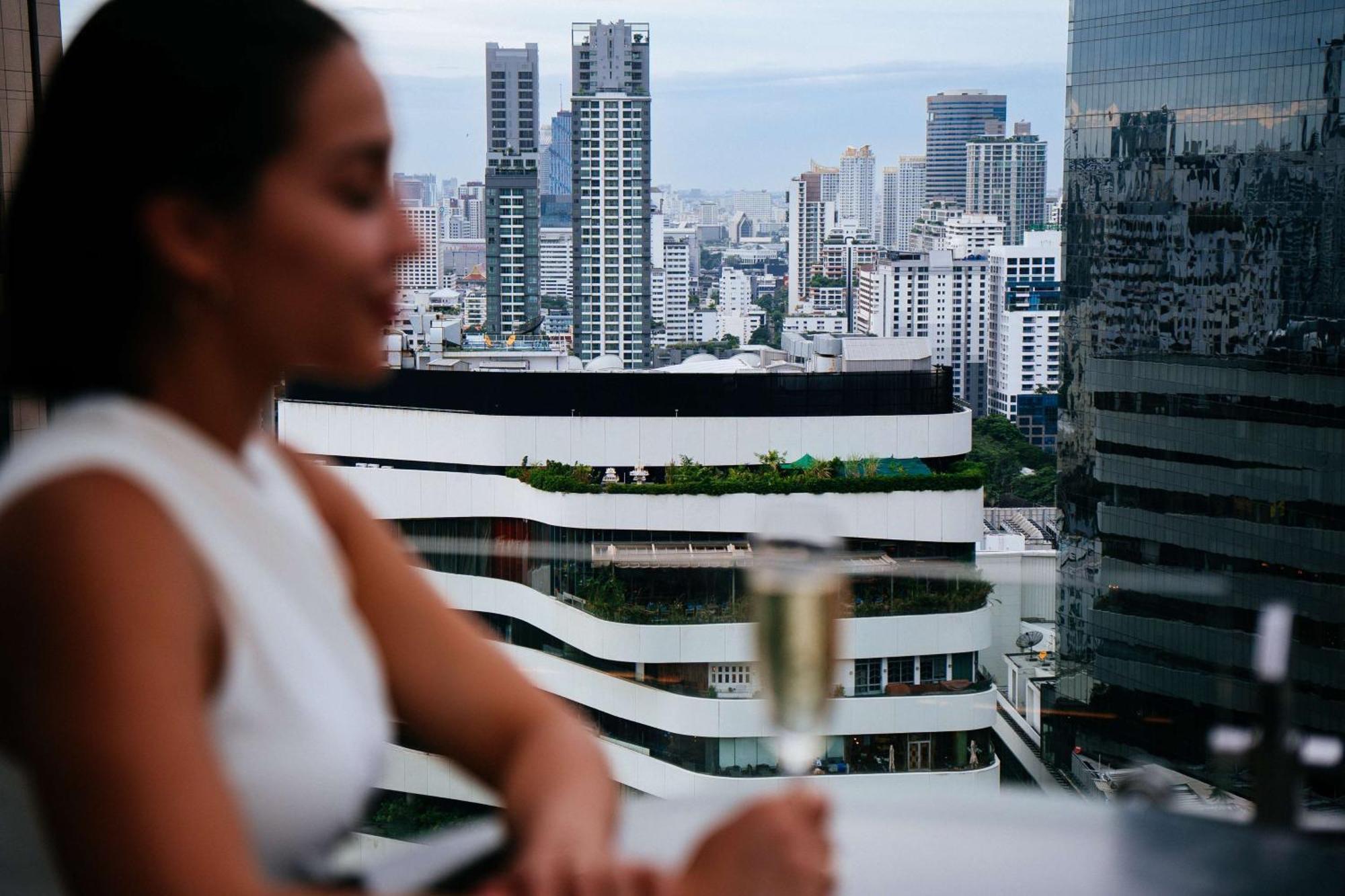 Doubletree By Hilton Sukhumvit Bangkok Hotel Exterior photo